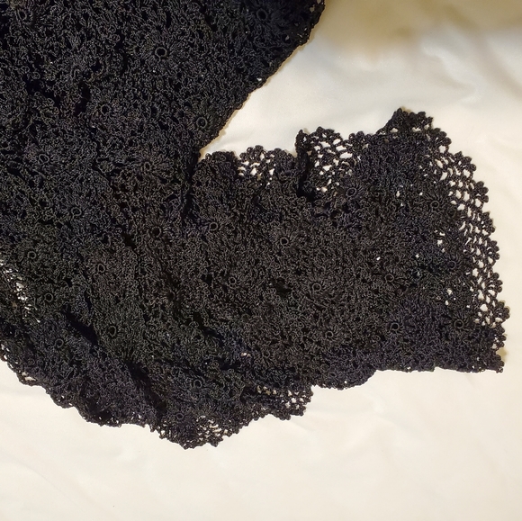 Aneo.A black lacey top - Picture 7 of 9